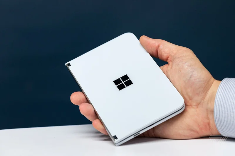 نقد و بررسی مایکروسافت Surface Duo ؛ دو نمایشگر خوب و دیگر هیچ