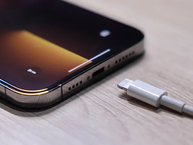 بلومبرگ تایید کرد: اپل در حال آزمایش آیفون با پورت USB-C است