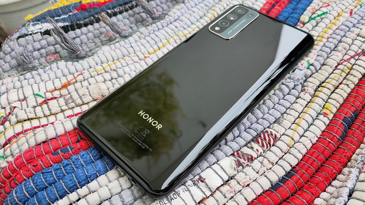 نقد و بررسی آنر ۱۰ ایکس لایت ؛ میان‌رده‌ای زیبا و باارزش