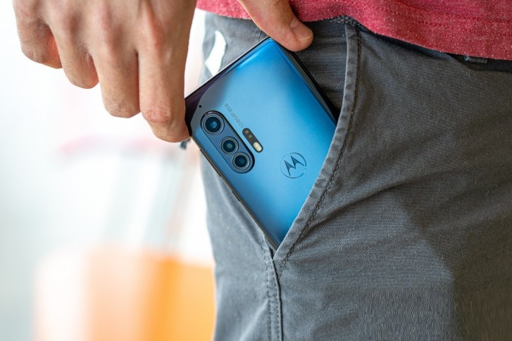 نقد و بررسی موتورولا اج پلاس (+Edge) ؛ پرچم‌داری بعد از مدت‌ها انتظار