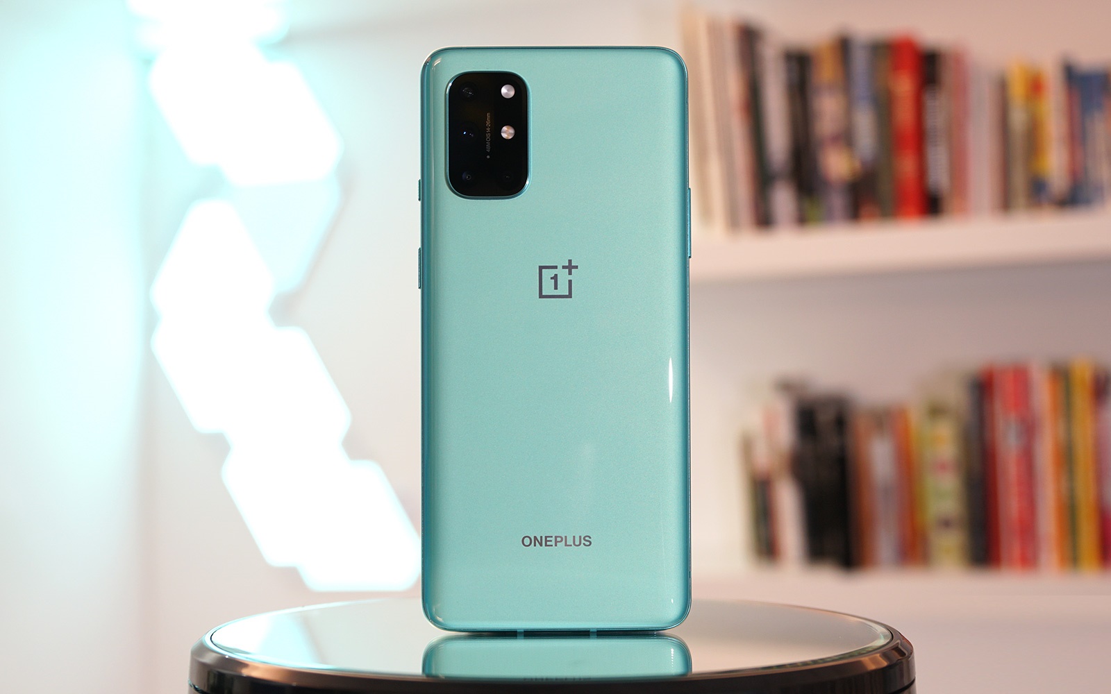 نقد و بررسی وان پلاس ۸ تی ؛ آیفون اندرویدها